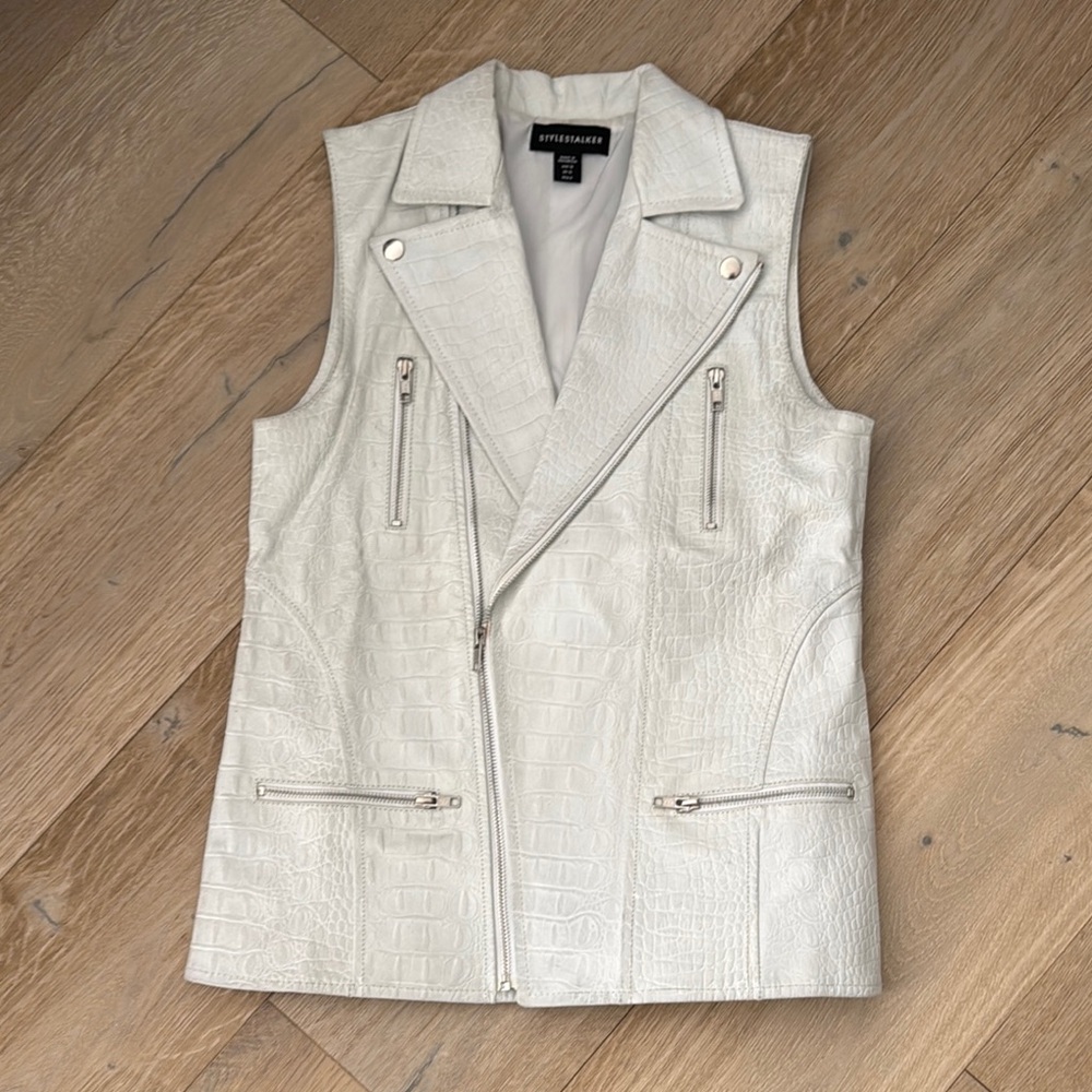 White Sleeveless Jacket